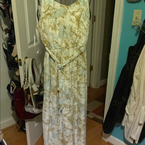 Elegant Cream and Gold Women's Dress - Picture 1 of 4